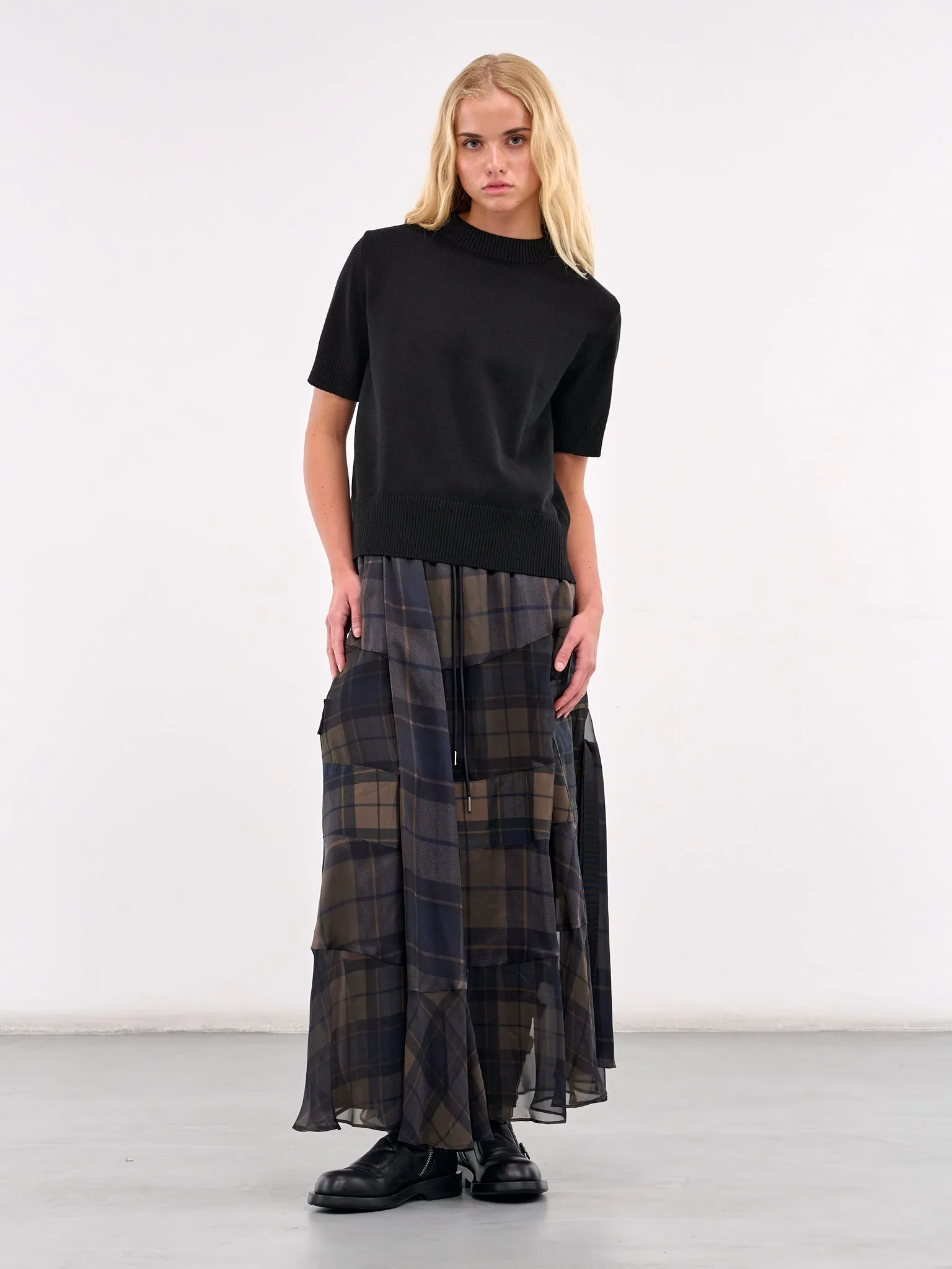 Paneled Knit Short Sleeve Sweater (25-07839-001-BLACK)