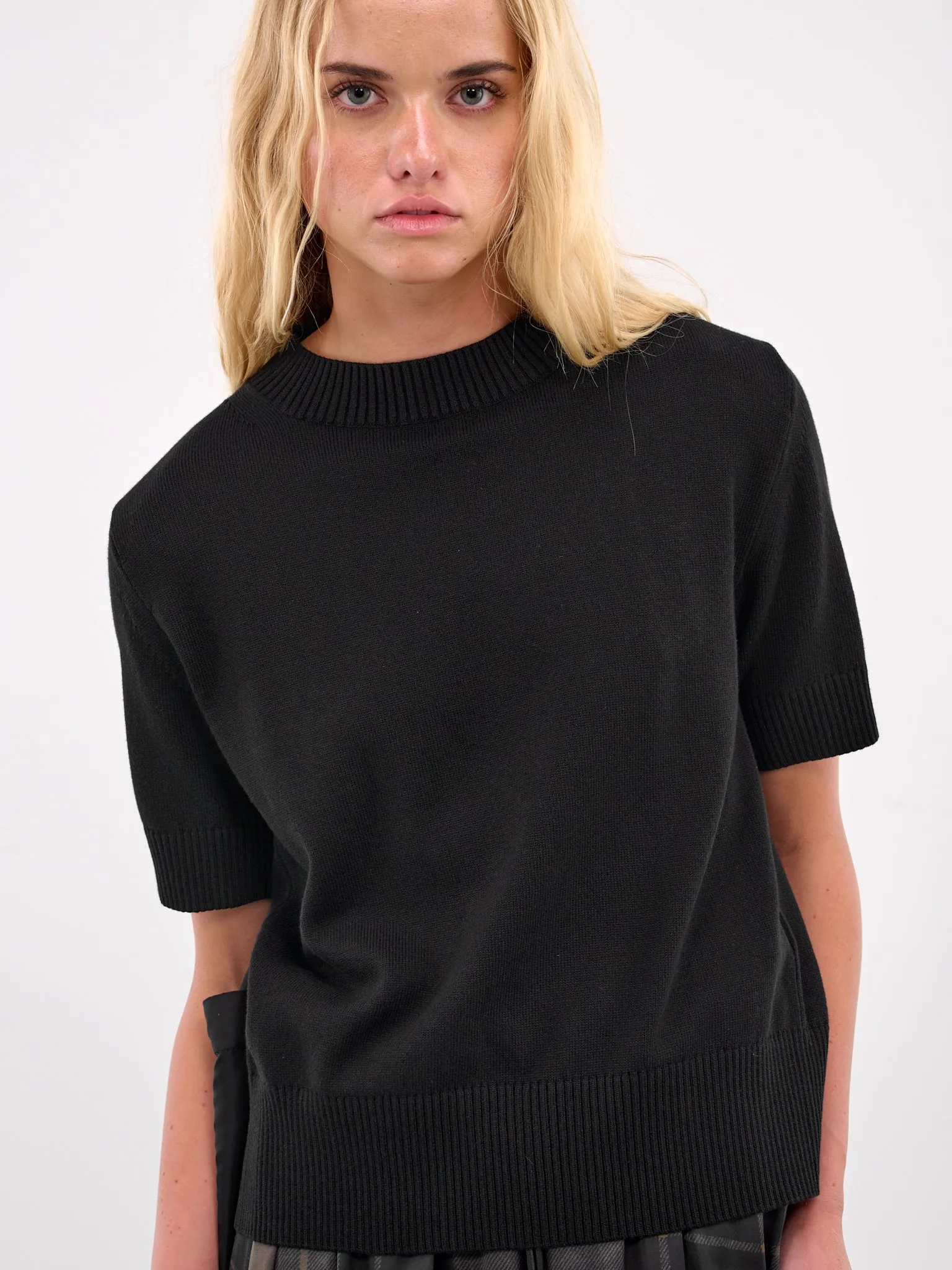 Paneled Knit Short Sleeve Sweater (25-07839-001-BLACK)